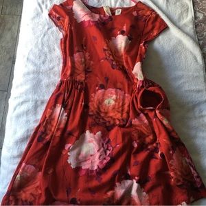 Gap girl red roses dress size XXL (14-16) used in very good condition